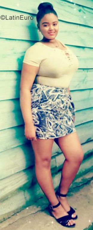 Date this attractive Dominican Republic girl Andrea from Santo Domingo DO35170