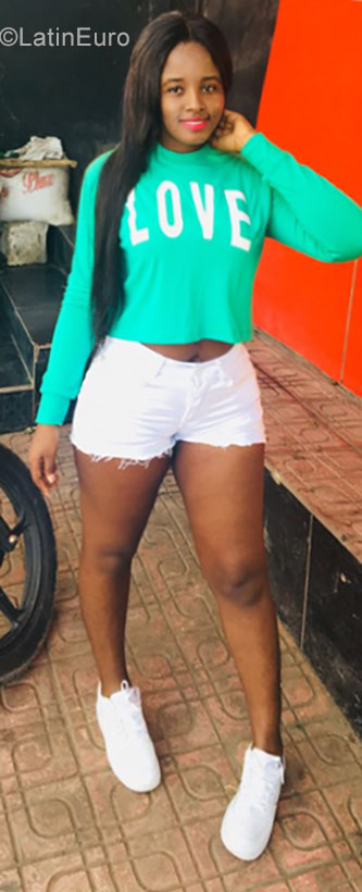 Date this hard body Dominican Republic girl Maryorie from Santo Domingo DO35237