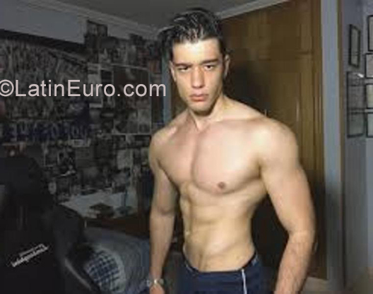 Date this athletic Dominican Republic man Jose from Santo Domingo MX1650