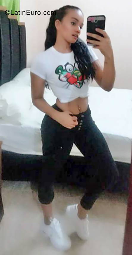 Date this passionate Dominican Republic girl Gabriela from La Vega DO35284