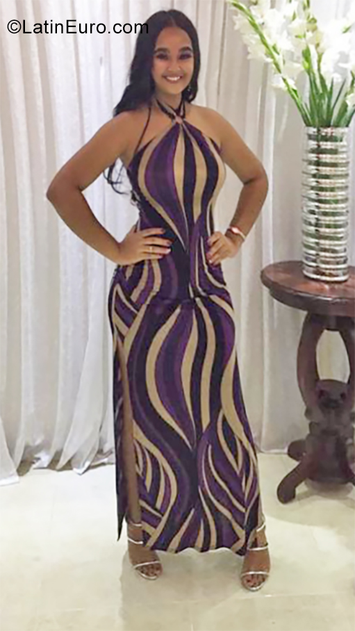 Date this hard body Dominican Republic girl Jatnna from Santiago DO35290