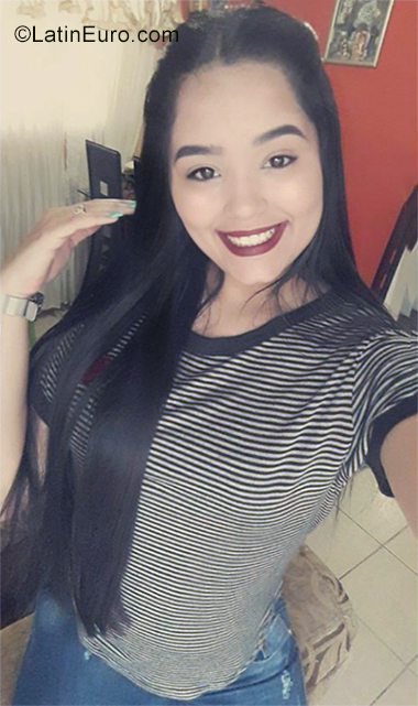 Date this happy Venezuela girl Gisel from Cabimas VE2513
