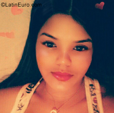 Date this attractive Dominican Republic girl Ambar from Santo Domingo DO35372