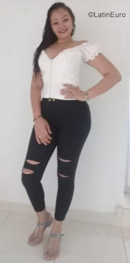 Date this stunning Colombia girl Gabriela from Santa Marta CO25702