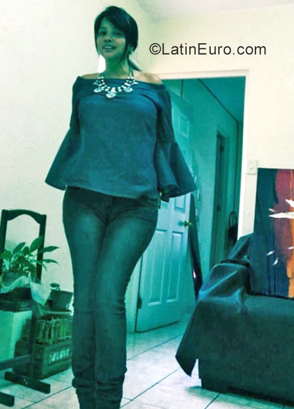 Date this athletic Guatemala girl Thyna from Guatemala City GT108