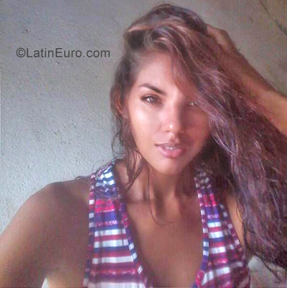 Date this happy Colombia girl Arlene from Santa Marta CO25735