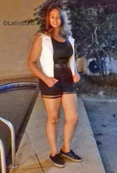 Date this stunning Brazil girl Cleo from Goiania BR10872