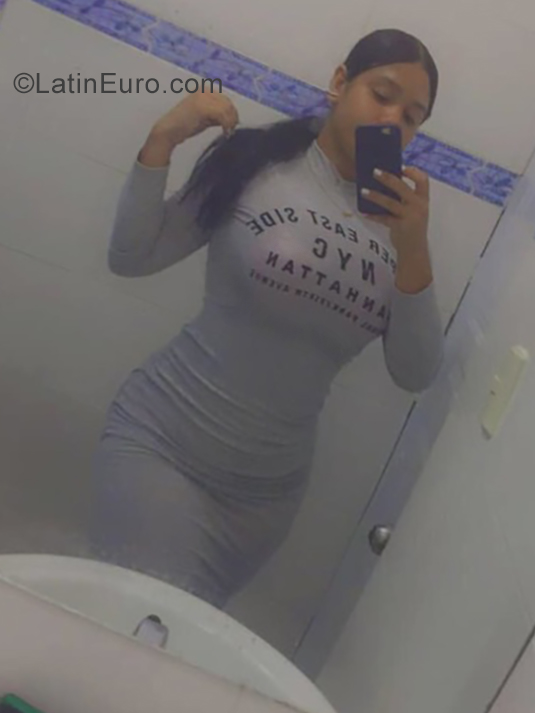 Date this charming Dominican Republic girl Genesis from Mao Valverde DO35850