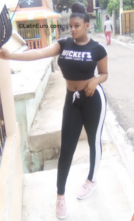 Date this funny Dominican Republic girl Crismary from Puerto Plata DO35479