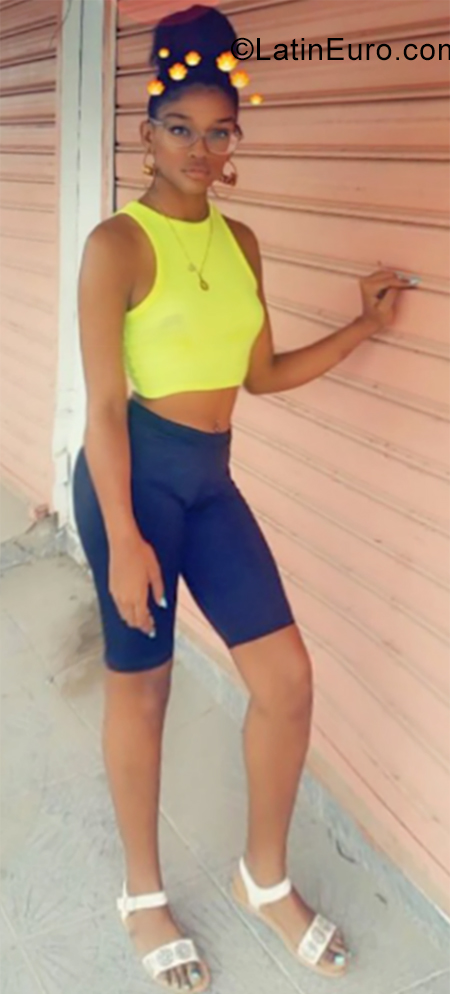 Date this hot Dominican Republic girl Shary from Santo Domingo DO35506