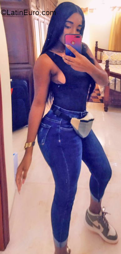 Date this gorgeous Dominican Republic girl Yoniry from San Pedro De Macoris DO35508