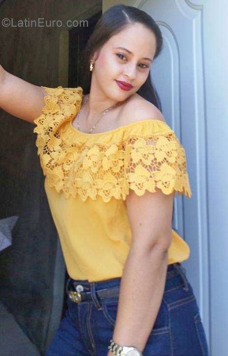 Date this delightful Dominican Republic girl Dayana from Santiago DO35509