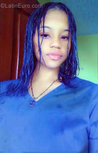 Date this sultry Dominican Republic girl Emily from Santo Domingo DO35515
