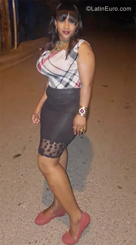 Date this foxy Dominican Republic girl Yohanny from Santo Domingo DO35522