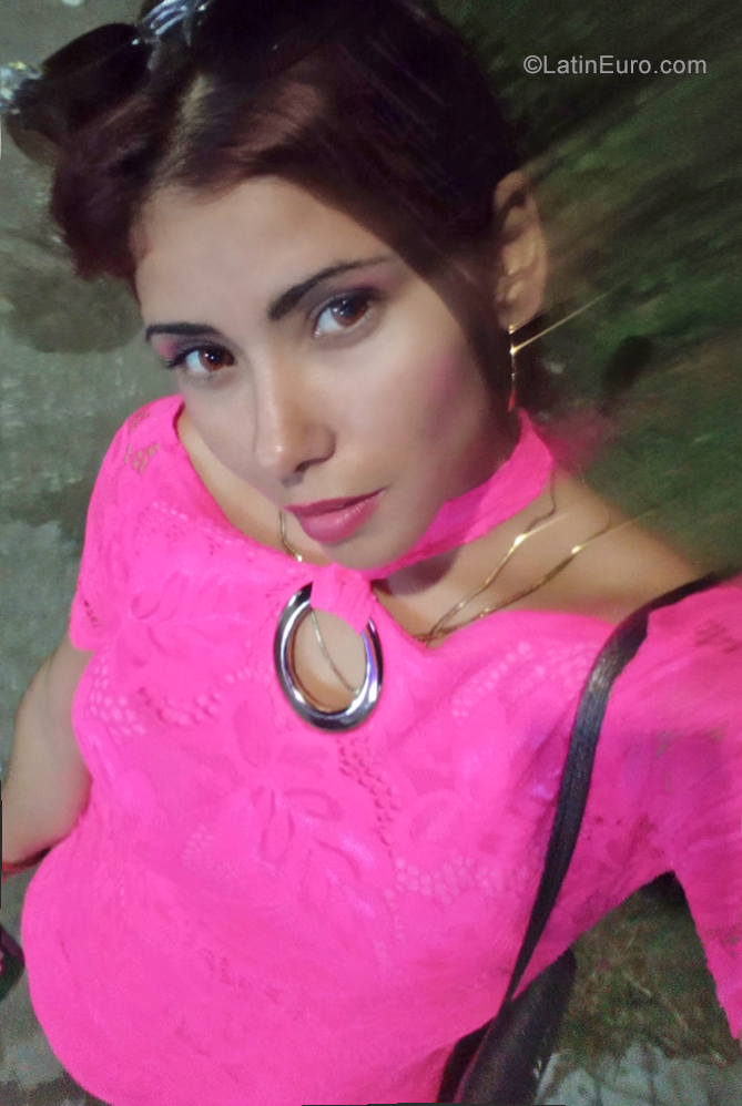 Date this cute Cuba girl Jessica from Havana CU554