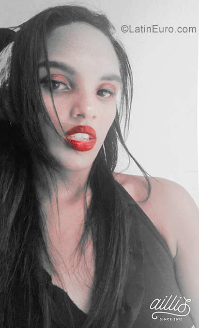 Date this cute Cuba girl Ismaray from Havana CU555