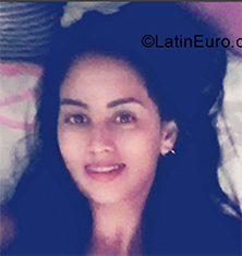 Date this voluptuous Colombia girl Natalia from Cali CO25814