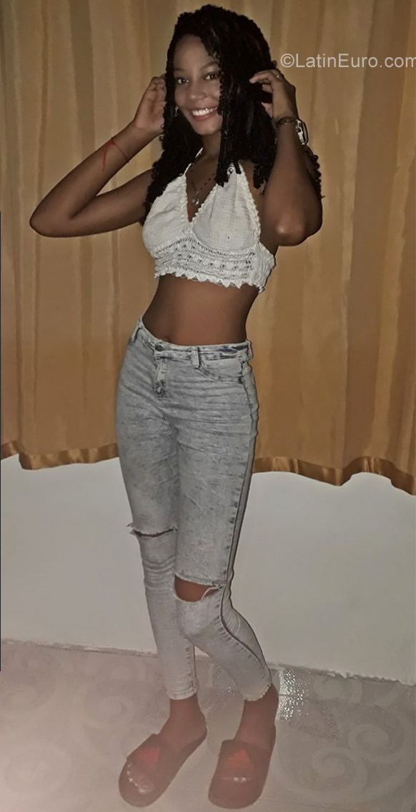 Date this young Colombia girl Kiaria from Santa Marta CO25815