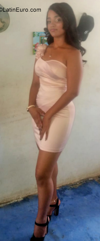 Date this georgeous Dominican Republic girl Gabi from Santiago DO35576