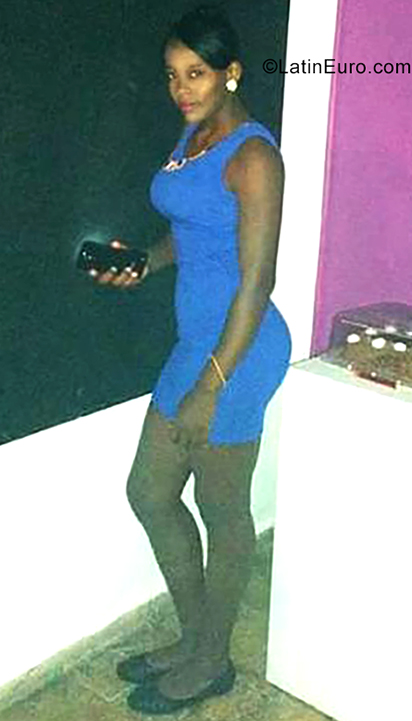 Date this georgeous Dominican Republic girl Esmara from Santo Domingo DO35582