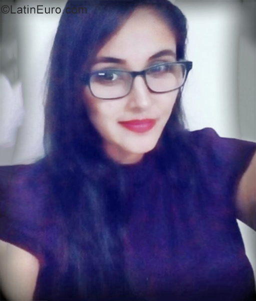 Date this georgeous Honduras girl Gisela from San Pedro Sula HN2684