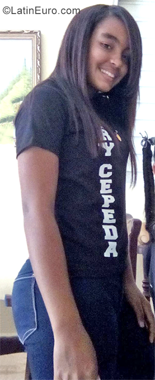 Date this beautiful Dominican Republic girl Ariany from San Francisco De Macoris DO35605