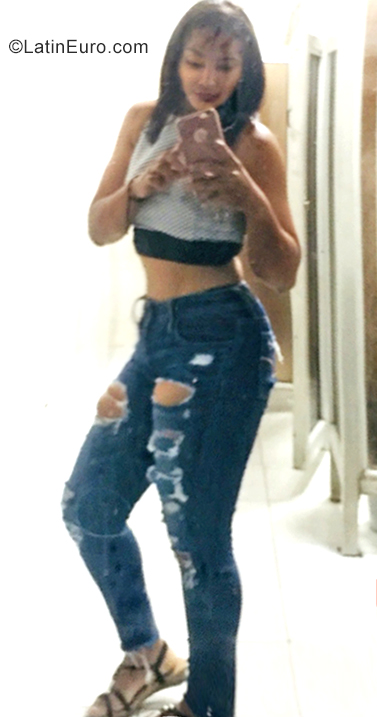 Date this delightful Dominican Republic girl Yess barrera from Santiago DO35634