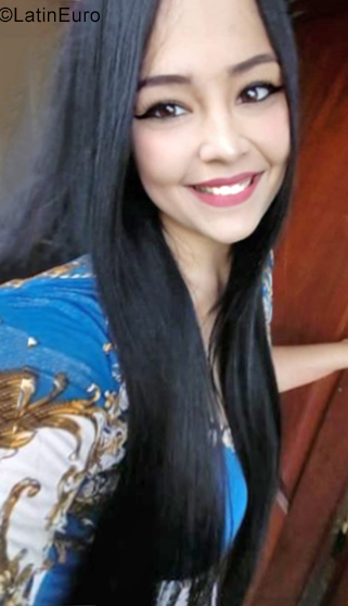 Date this beautiful Argentina girl Daniela from Buenos Aires AR217