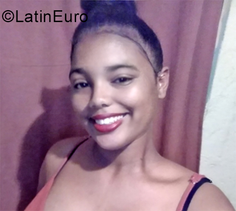 Date this voluptuous Dominican Republic girl Erika from San Francisco de Marcoris DO35693