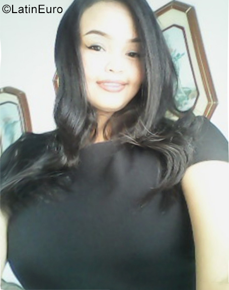 Date this hard body Venezuela girl Gresie from El Tigre VE2611