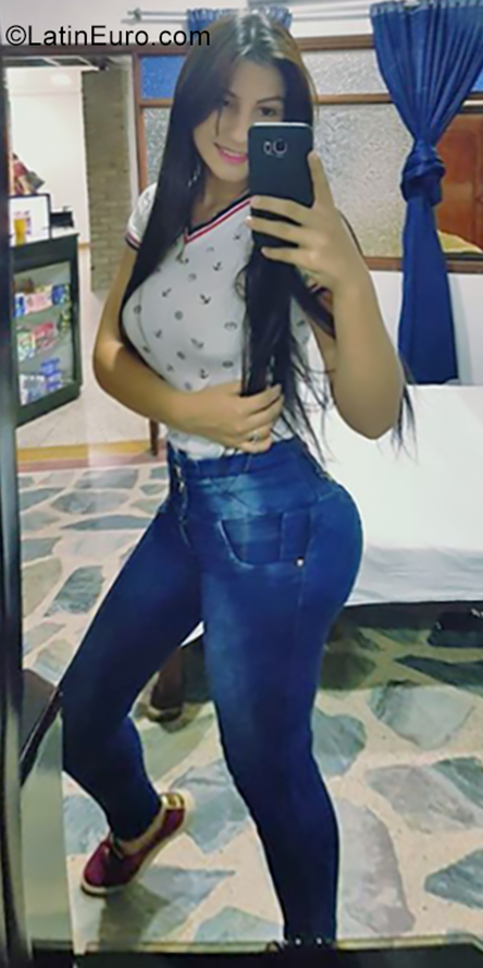 Date this tall Colombia girl Kelly from Cucuta CO25892