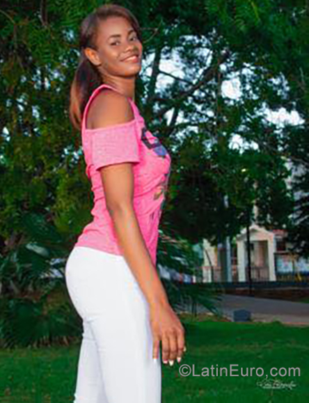 Date this gorgeous Dominican Republic girl Yalitza from Dajabon DO35702