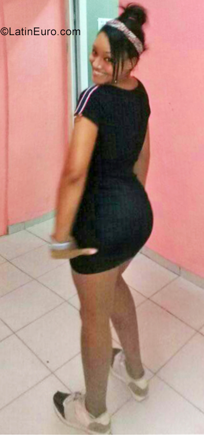 Date this tall Cuba girl Wanda from Havana CU580