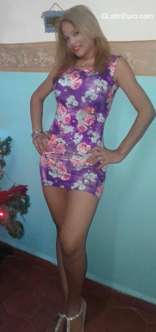 Date this voluptuous Venezuela girl Gabriela from San Carlos VE2617