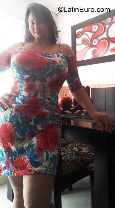 Date this nice looking Colombia girl Sofia from Cartagena CO30610