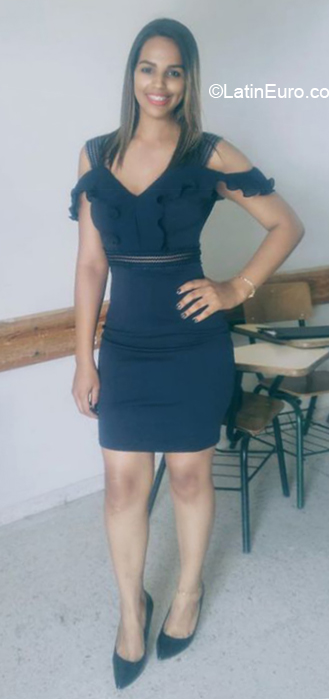 Date this lovely Dominican Republic girl Coral from San Francisco De Macoris DO35768