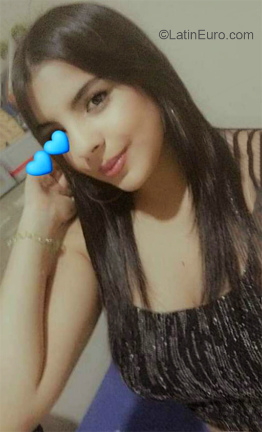 Date this exotic Colombia girl Dahiana from Medellin CO27025