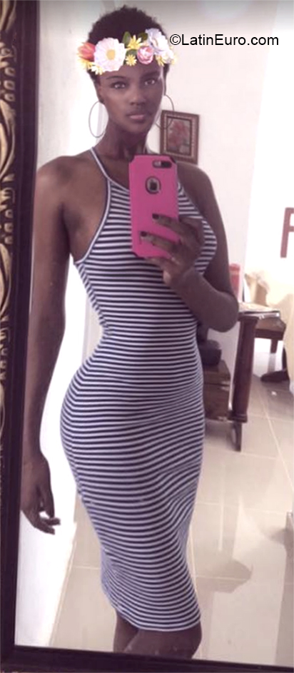 Date this hot Dominican Republic girl Rosaura from Santo Domingo DO37331
