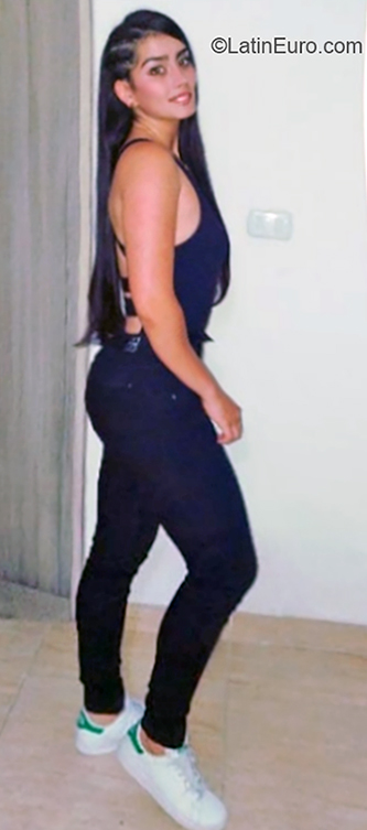 Date this georgeous Colombia girl Valentina from Pereira CO25957