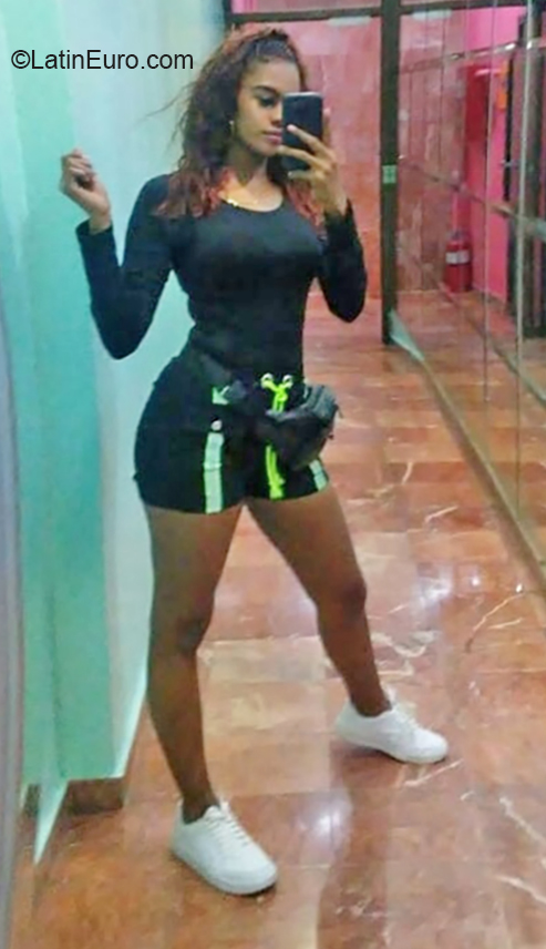 Date this delightful Dominican Republic girl Karina from Santo Domingo DO35831
