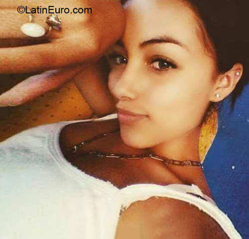 Date this foxy Colombia girl Lorena from Pereira CO25982