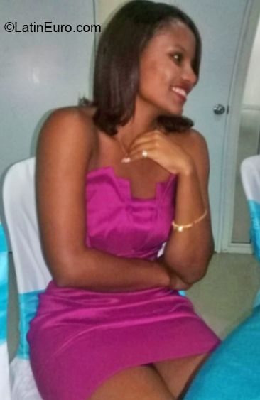Date this stunning Dominican Republic girl LARISSA from Santo Domingo DO36032