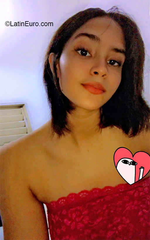 Date this voluptuous Dominican Republic girl Destiny from Santo Domingo DO36060