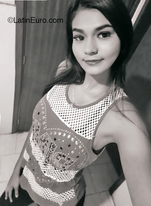 Date this pretty Venezuela girl Chiquinquira from Cumana VE2707