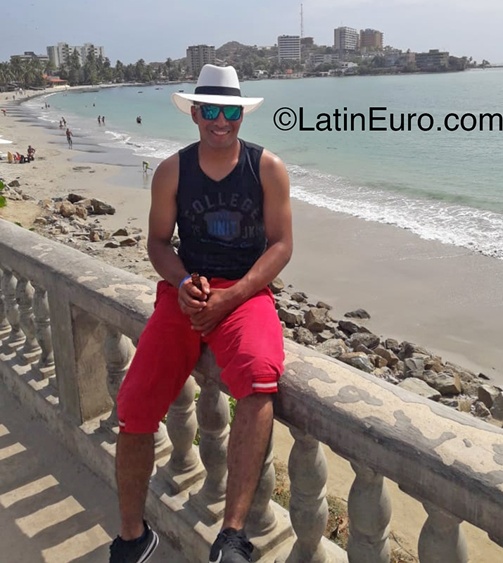 Date this young Colombia man Oliver from Cali CO26065