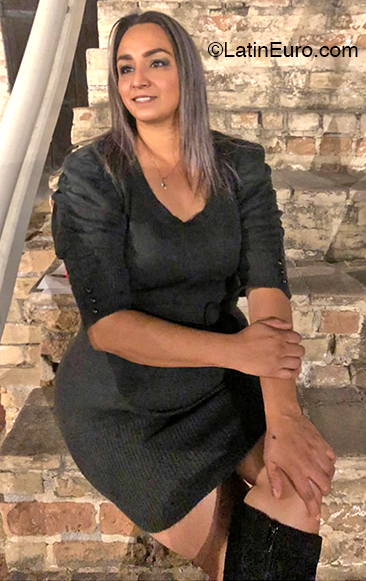 Date this nice looking Mexico girl Connie from Matamoros MX1689