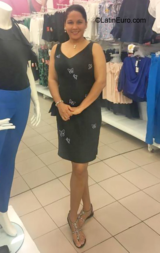 Date this nice looking Dominican Republic girl Natalia from Sabana De La Mar DO36112