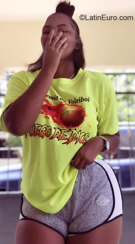 Date this attractive Dominican Republic girl Perla from Puerto Plata DO36191