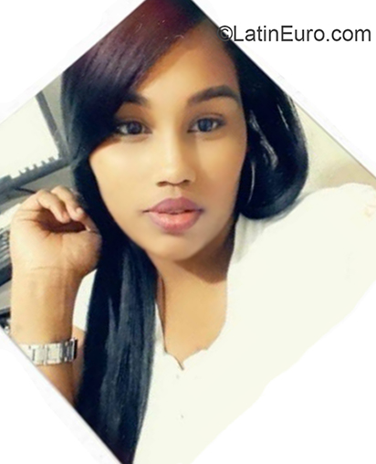 Date this voluptuous Dominican Republic girl Victoria from Santiago DO36203