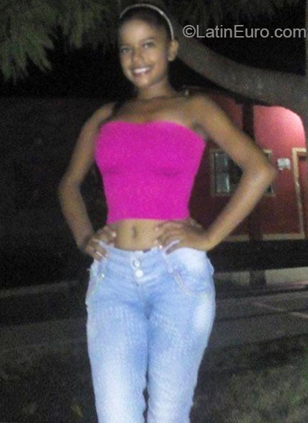 Date this nice looking Colombia girl Neyla from Bucaramanga CO26125